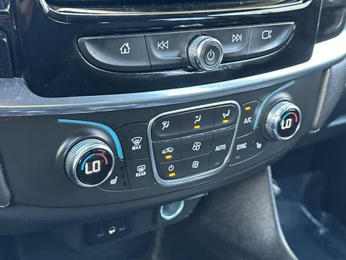 Used 2023 Chevrolet Traverse LT image 33
