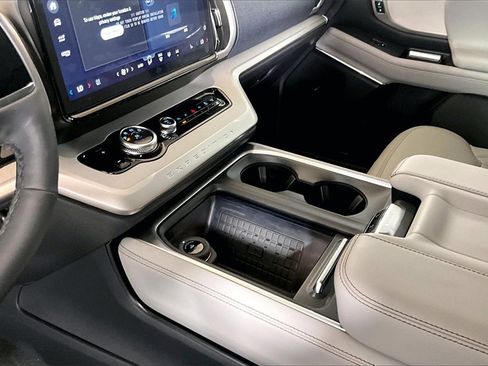 New 2025 Ford Expedition Max Active image 8