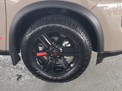 Certified 2025 Nissan Rogue SV AWD/4WD image 11