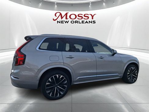 Used 2025 Volvo XC90 B6 Plus image 6