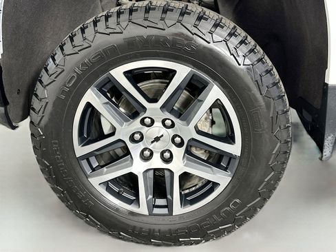 Used 2019 Chevrolet Silverado 1500 LT Trail Boss w/ Convenience Package AWD/4WD image 32