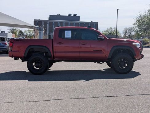 Used 2019 Toyota Tacoma TRD Off-Road w/ Technology Package image 4