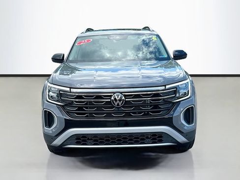 Used 2025 Volkswagen Atlas Peak Edition SE AWD/4WD image 4