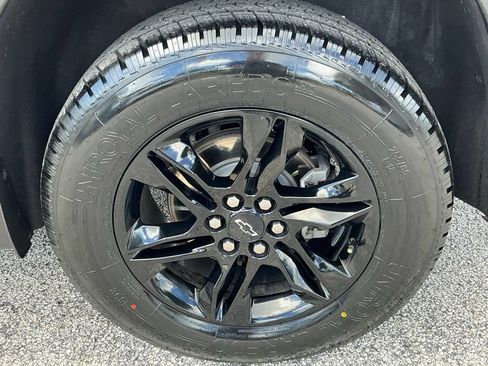 Used 2023 Chevrolet Traverse LT FWD image 27