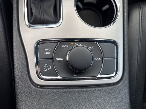 Used 2022 Jeep Grand Cherokee Laredo X image 35