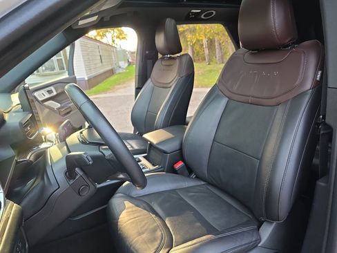 Used 2022 Ford Explorer Platinum w/ Equipment Group 601A image 17