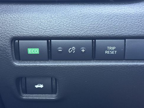 Used 2025 Nissan Sentra SV w/ All-Weather Package FWD image 25