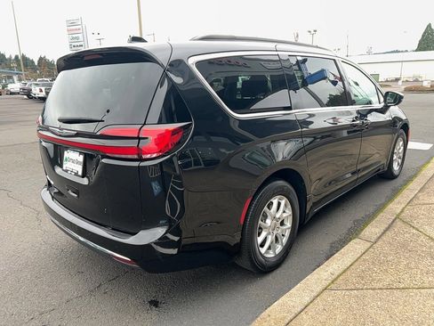 Used 2020 Chrysler Pacifica Touring-L image 11