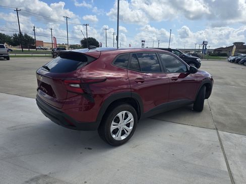 Used 2025 Chevrolet Trax LS w/ Driver Confidence Package image 3