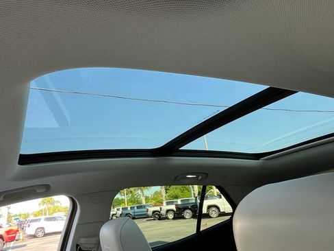 Used 2023 Buick Envision Avenir image 28