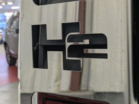 Used 2003 HUMMER H2 Luxury w/ Preferred Equipment Group image 36