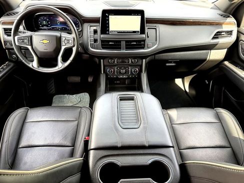 Used 2024 Chevrolet Suburban Premier image 28