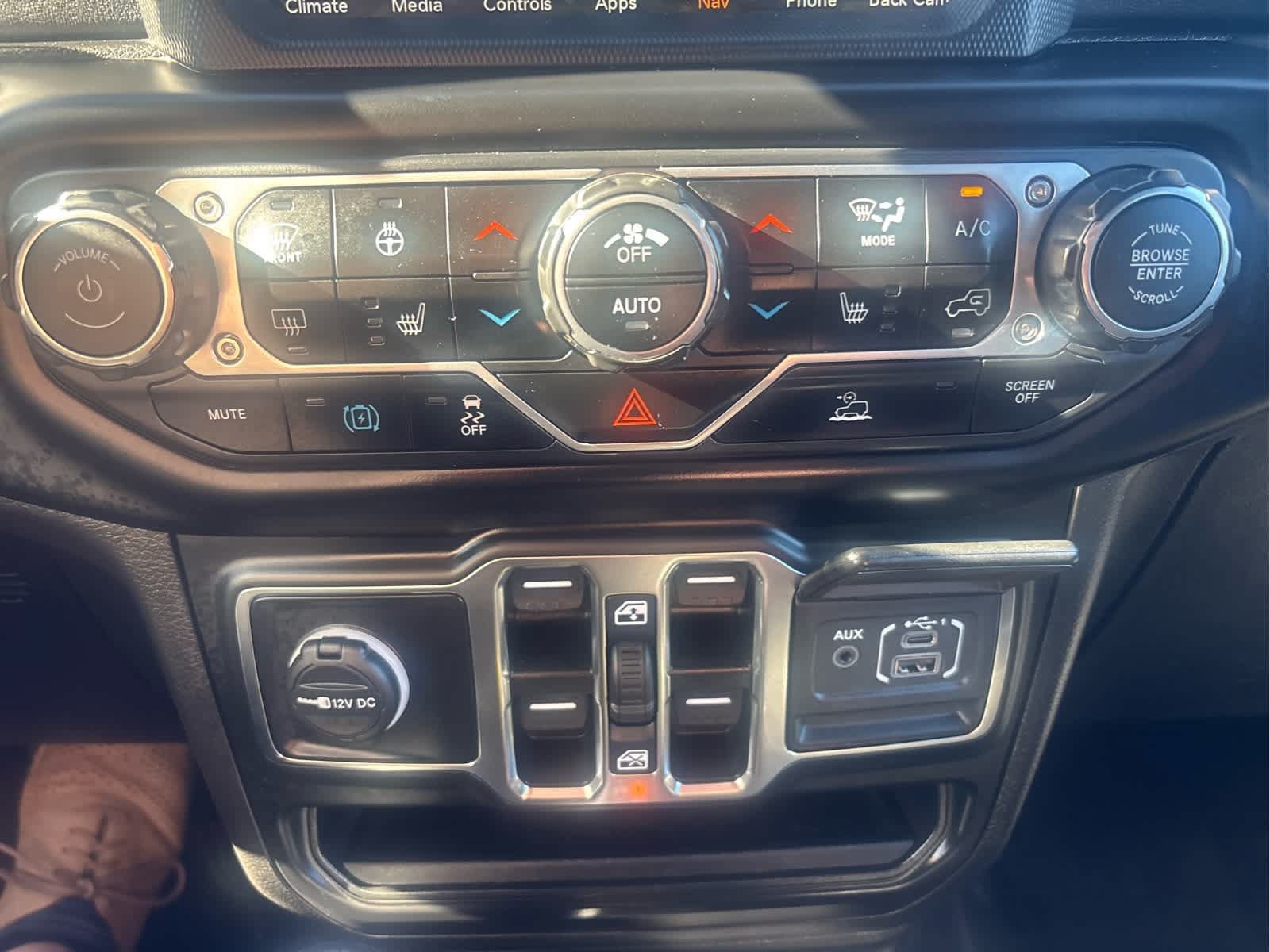 Used 2023 Jeep Wrangler Unlimited Sahara w/ Cold Weather Group AWD/4WD image 24