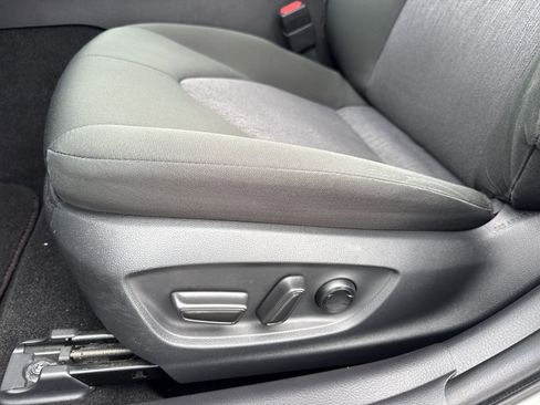 Used 2018 Toyota Camry LE image 15