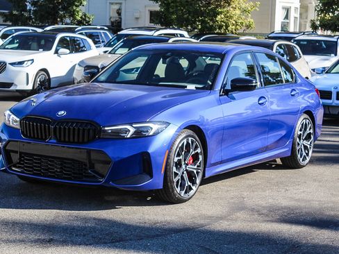 New 2026 BMW 330i Sedan w/ M Sport Package image 3