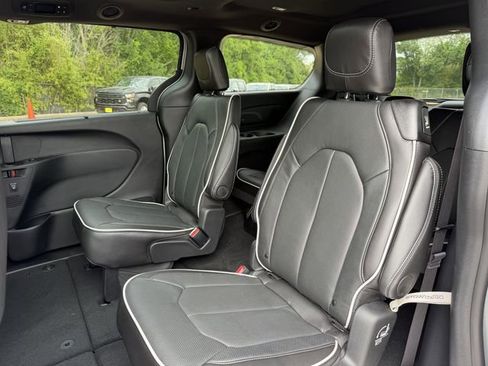 New 2026 Chrysler Pacifica Limited image 16