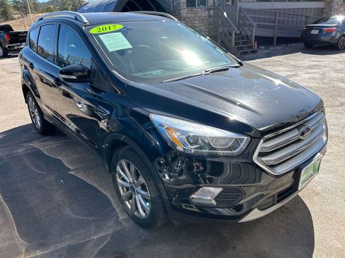 Used 2017 Ford Escape Titanium image 2