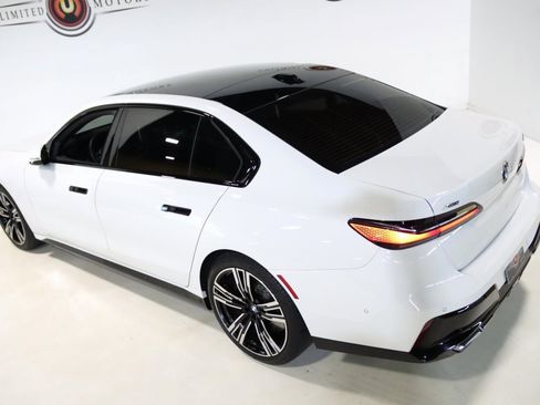 Used 2023 BMW 760i xDrive image 27