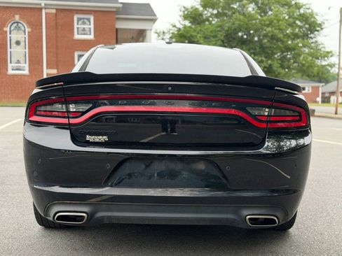 Used 2020 Dodge Charger SXT w/ Blacktop Package RWD image 5