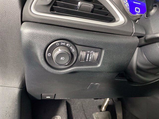 Used 2026 Chrysler Pacifica Select FWD image 24