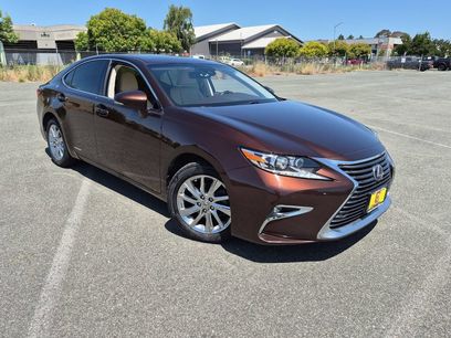 Used 2017 Lexus ES 300h w/ Navigation System Package