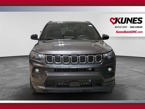 Used 2024 Jeep Compass Latitude AWD/4WD image 3