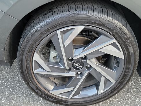 Certified 2025 Hyundai Elantra SEL FWD image 24
