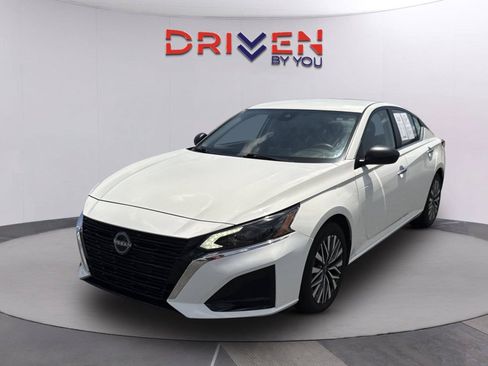 Used 2025 Nissan Altima 2.5 SV FWD image 8