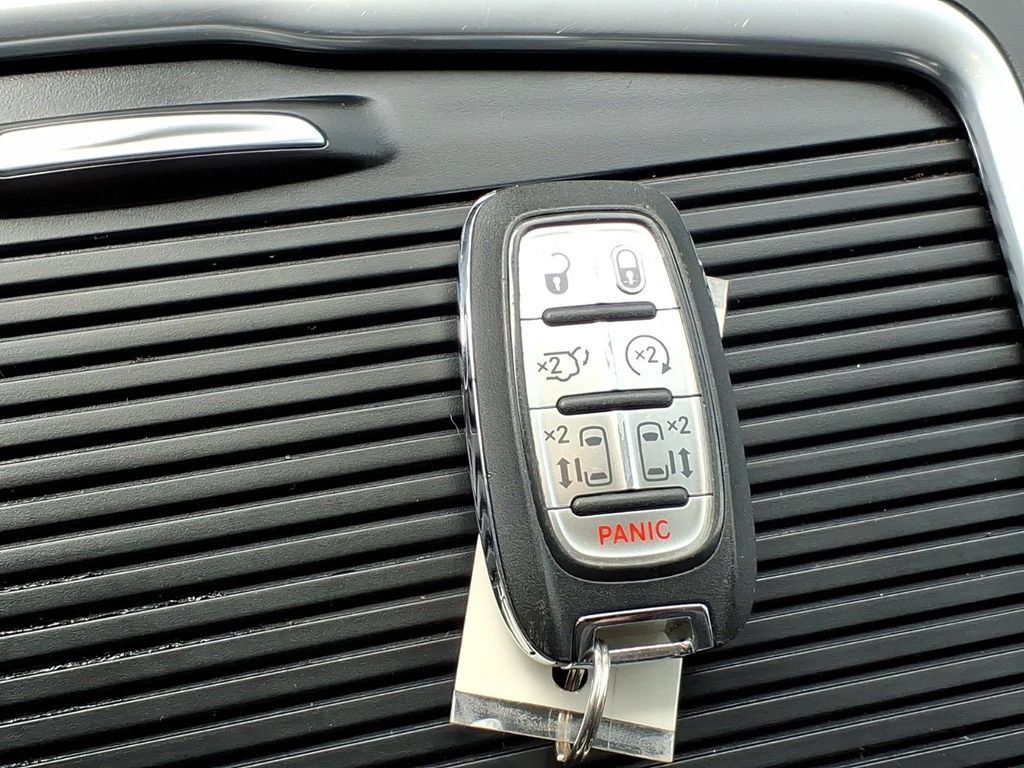 Used 2024 Chrysler Pacifica Touring-L FWD image 23
