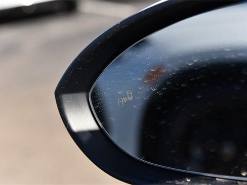 Used 2025 Volkswagen Jetta SE w/ Sunroof Package image 10