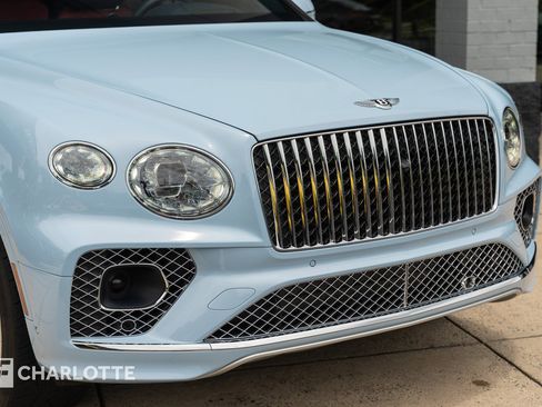 Used 2023 Bentley Bentayga Extended Wheelbase image 2