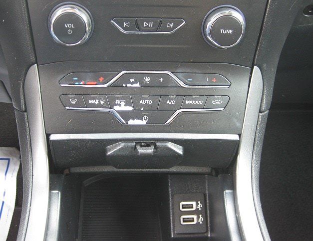 Used 2020 Ford Edge SE FWD image 13