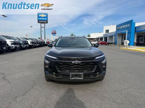Used 2024 Chevrolet Trax ACTIV w/ Driver Confidence Package FWD image 2