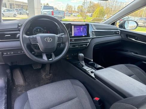 Used 2025 Toyota Camry LE w/ Convenience Package image 27