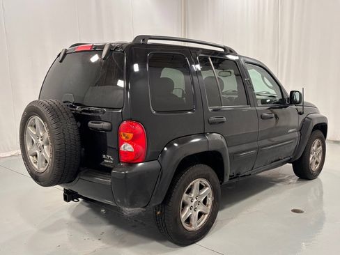 Used 2004 Jeep Liberty Limited w/ 17" Chrome Wheel & Tire Group image 5