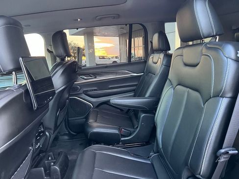 Used 2023 Jeep Grand Cherokee L Limited w/ Luxury Tech Group II AWD/4WD image 32
