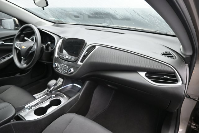 Used 2025 Chevrolet Malibu LT FWD image 9