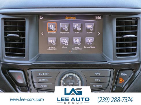 Used 2018 Nissan Pathfinder SV image 15