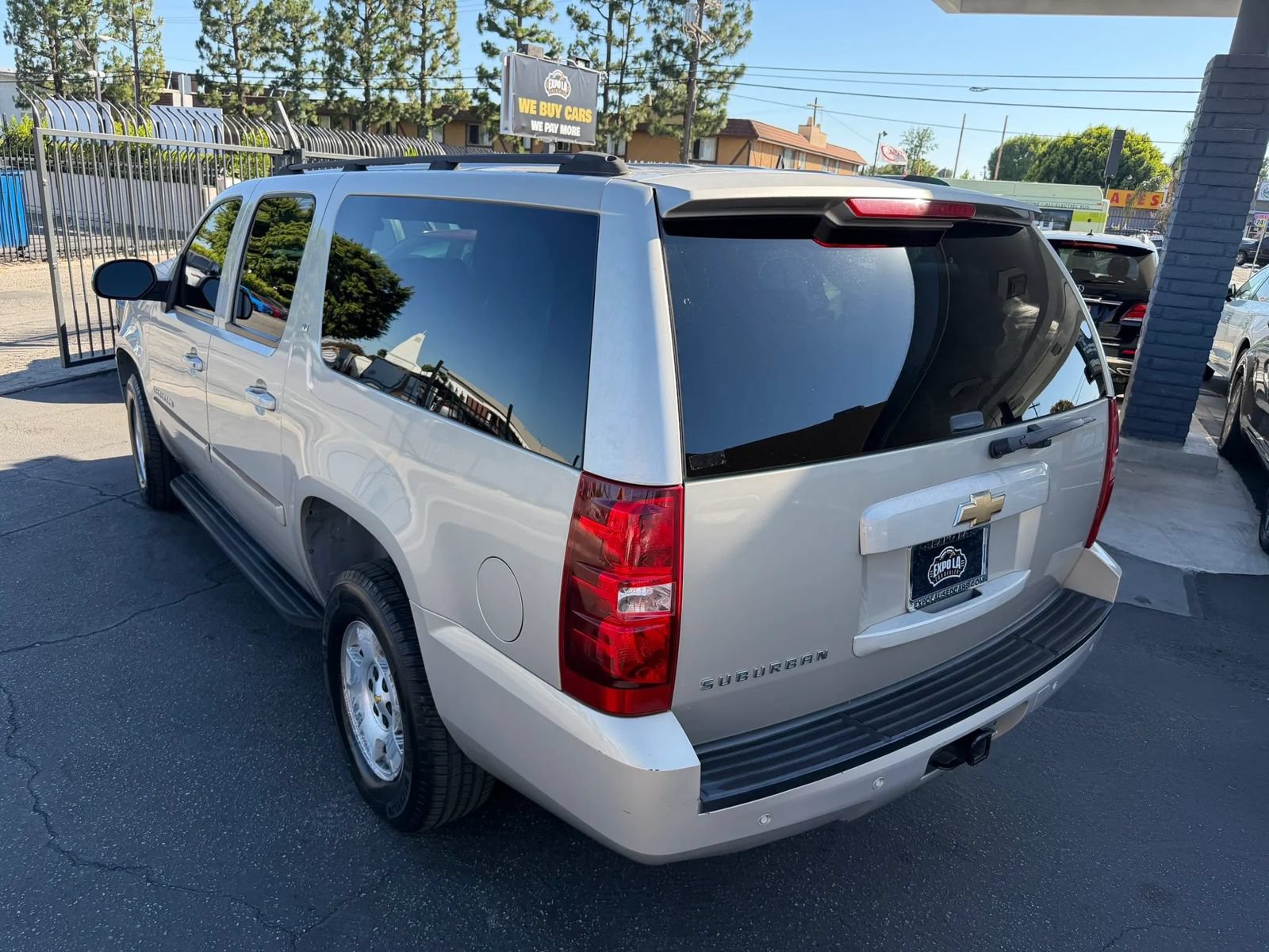 Used 2007 Chevrolet Suburban LT w/ LT Preferred Equipment Group AWD/4WD image 25