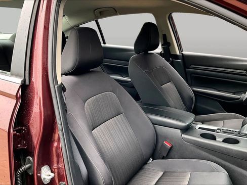 Certified 2025 Nissan Altima 2.5 SV FWD image 9