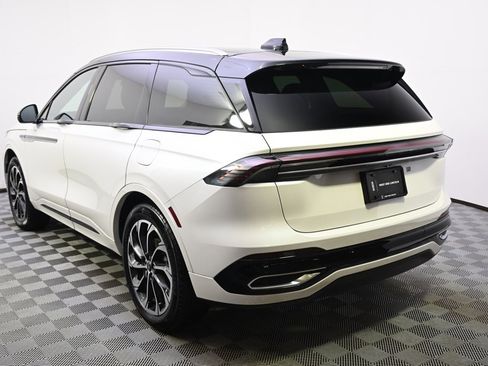 New 2025 Lincoln Nautilus Reserve image 3