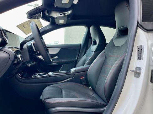 Used 2025 Mercedes-Benz CLA 250 4MATIC image 3