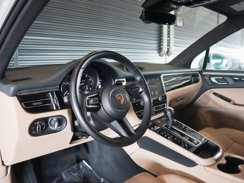 Used 2024 Porsche Macan AWD/4WD image 4