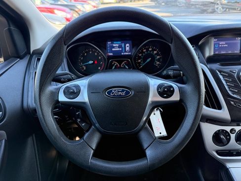 Used 2014 Ford Focus SE FWD image 16