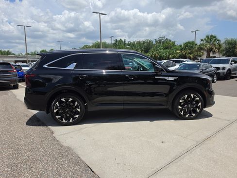 Certified 2025 Kia Sorento EX FWD image 9