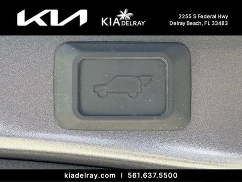 Used 2023 Toyota RAV4 Limited FWD image 9