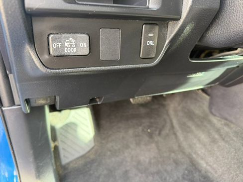 Used 2017 Toyota Tacoma SR5 w/ Tow Package RWD image 11