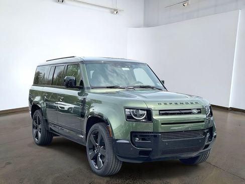 New 2026 Land Rover Defender 130 X-Dynamic SE AWD/4WD image 3