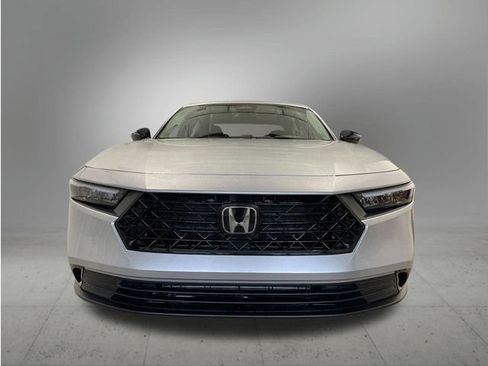 Used 2025 Honda Accord SE image 11