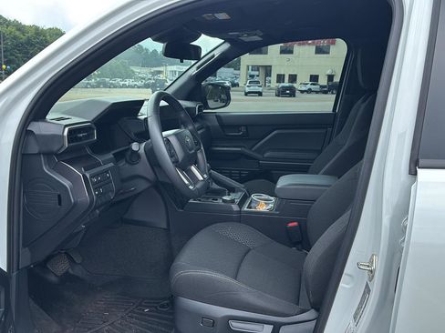 Used 2025 Toyota 4Runner SR5 RWD image 10